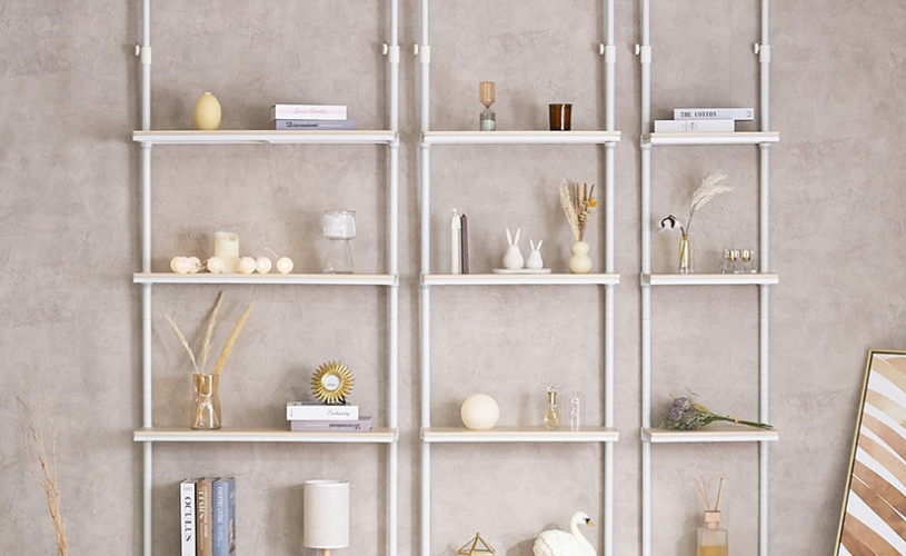 白い壁面収納ラックの画像
