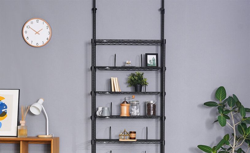 玄関に置く壁面収納ラックの画像