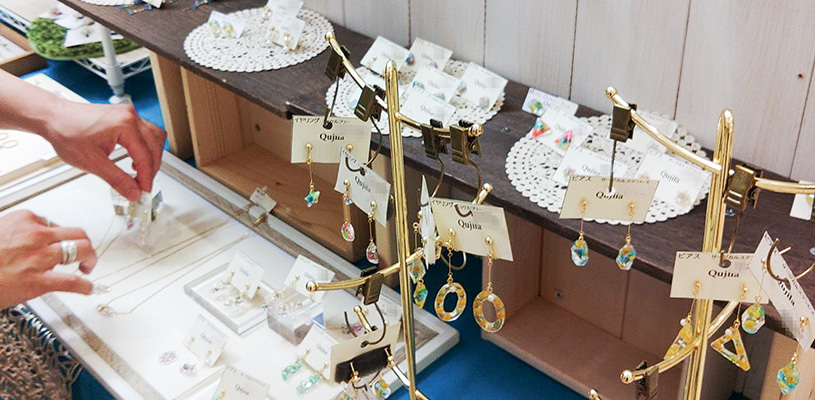 Qujila（クジラ）さんの出展ブースと什器