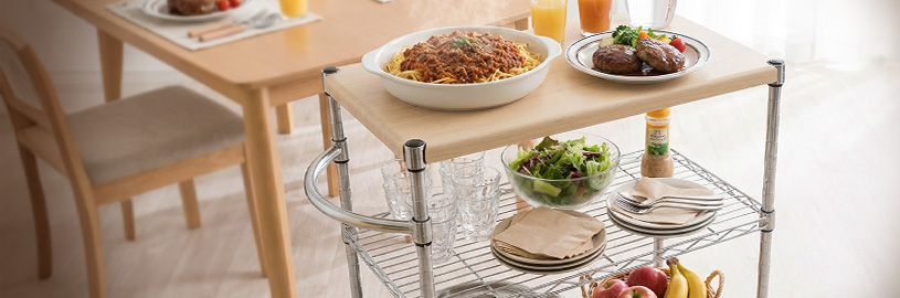 キッチンワゴンで配膳