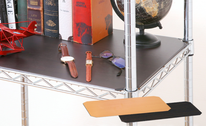 スチールラックと木目棚板