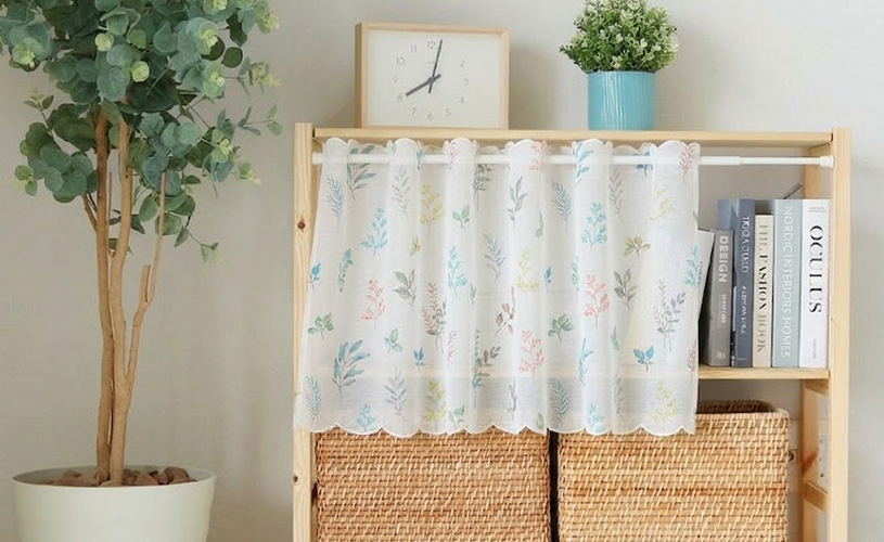 リーフ柄のカフェカーテン